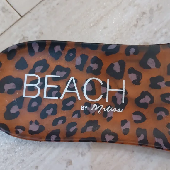 Beach by Matisse Leopard Print Slides - Picture 2 of 7